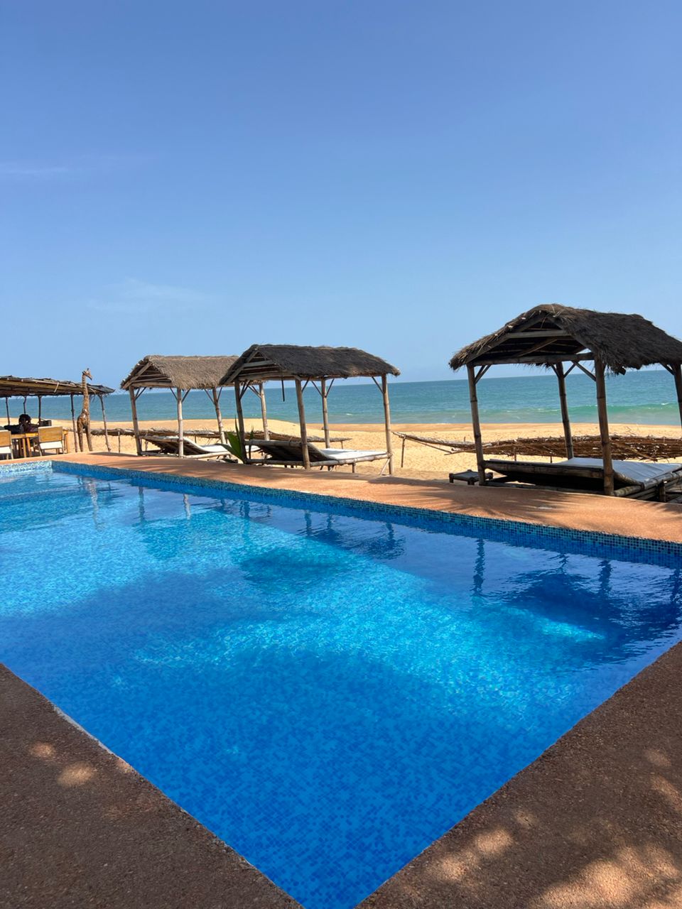 Piscine au coucher du soleil